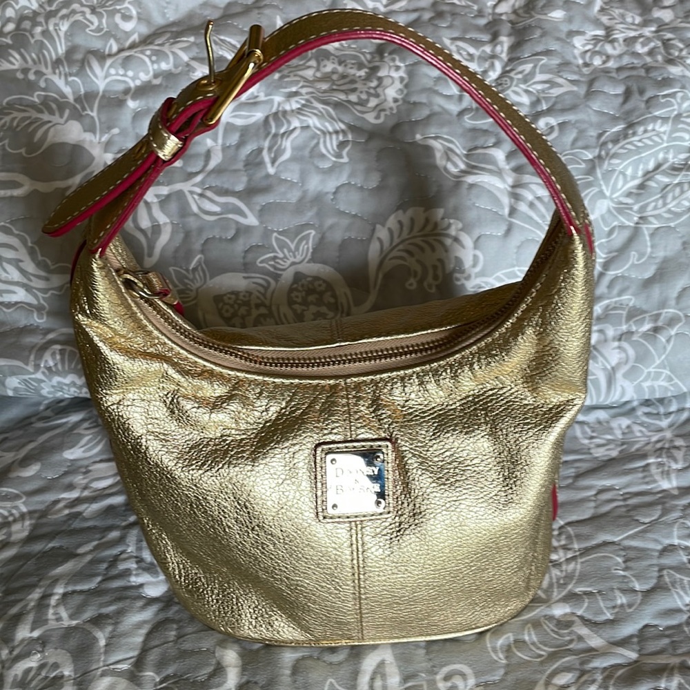 Shiny soft leather D&B bag. Pink trim on leather. Interior pink and white